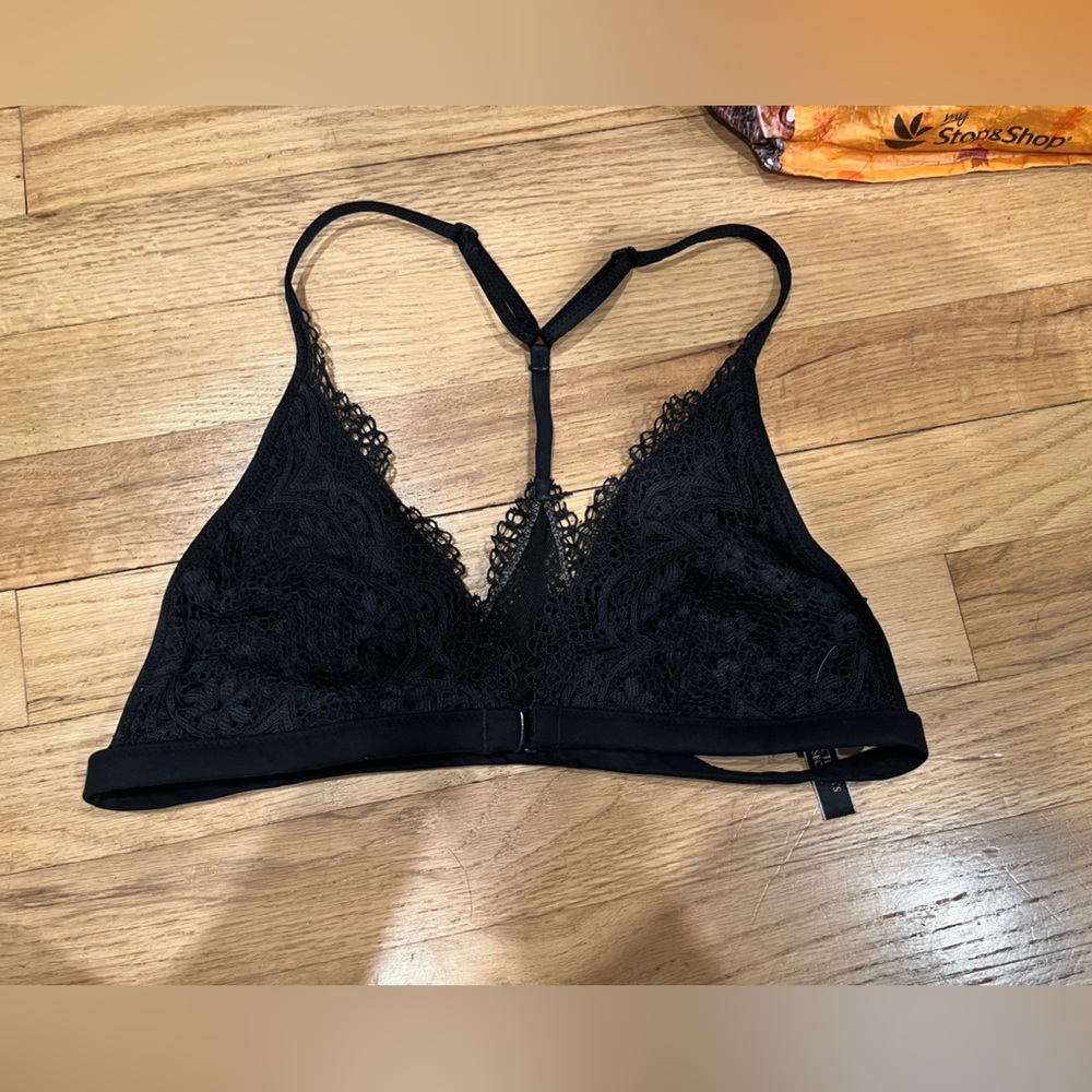 VS‎ bralette size medium NWOT